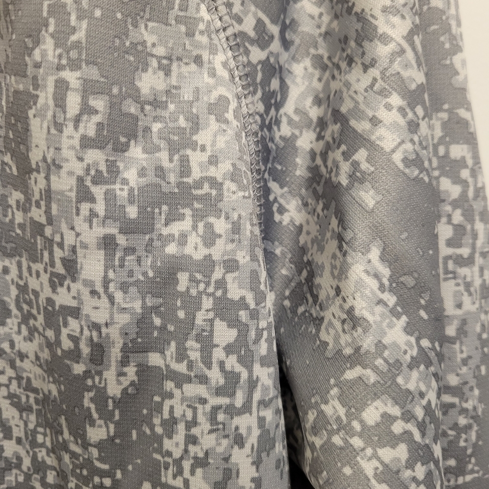 Youth XL Under Armour hooded sweatshirt - Picture 6 of 7